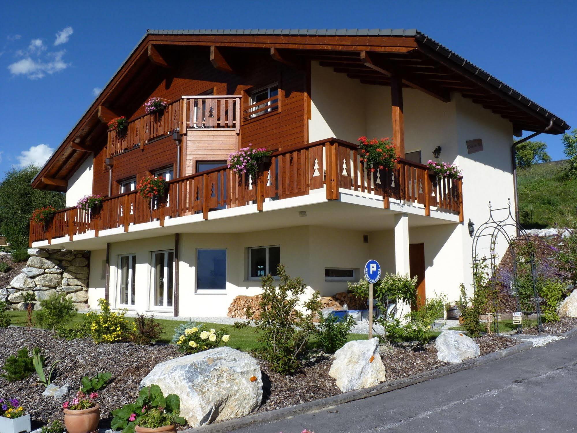 Chalet Des Alpes - Sunset View - ครองส์มอนตานา ภายนอก รูปภาพ